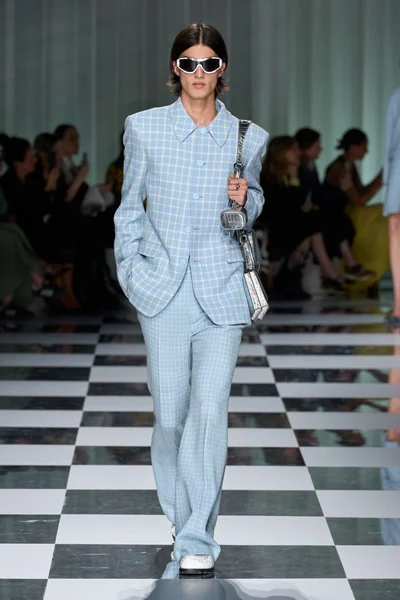 Look 23